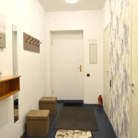 Center Two With One Bedroom, Up To 5 Guests, Self Check-in, Free Parking *