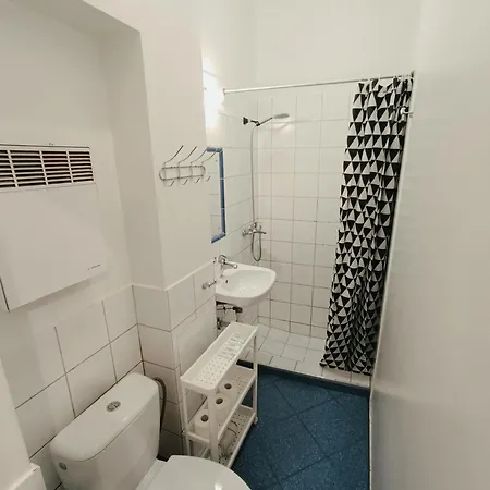 Center Two With Fireplace- Quiet Location- Up To Five Guests - Self Check-in- Free Parking Ryga