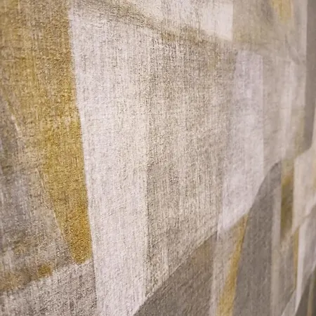 Center Two With One Bedroom, Up To 5 Guests, Self Check-in, Free Parking *