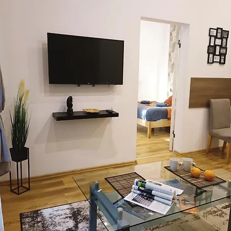Center Two With One Bedroom, Up To 5 Guests, Self Check-in, Free Parking Διαμέρισμα
