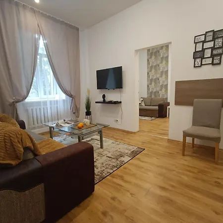 Apartament Center Two With Fireplace- Quiet Location- Up To Five Guests - Self Check-in- Free Parking *