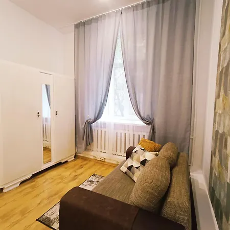 Center Two With Fireplace- Quiet Location- Up To Five Guests - Self Check-in- Free Parking 아파트