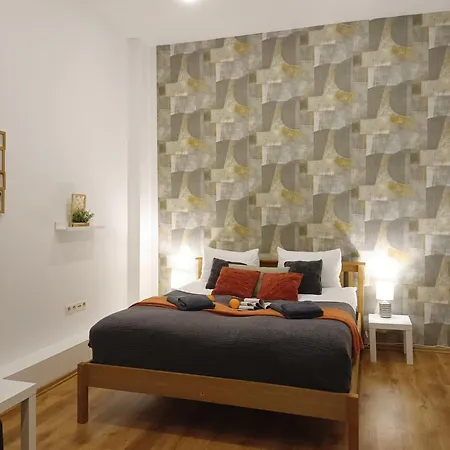 Center Two With Fireplace- Quiet Location- Up To Five Guests - Self Check-in- Free Parking * Riga