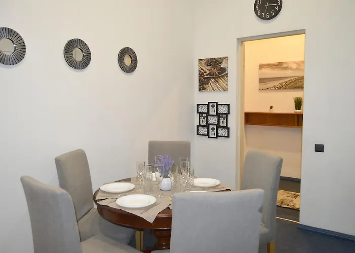 Center Two With Fireplace- Quiet Location- Up To 5 Guests - Self Check-in- Free Parking