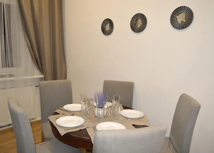 Center Two With Fireplace- Quiet Location- Up To 5 Guests - Self Check-in- Free Parking