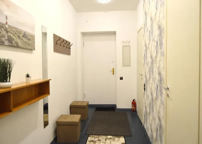 Center Two With Fireplace- Quiet Location- Up To 5 Guests - Self Check-in- Free Parking *