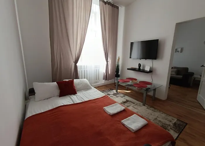 Center Two With Fireplace- Quiet Location- Up To 5 Guests - Self Check-in- Free Parking Riga