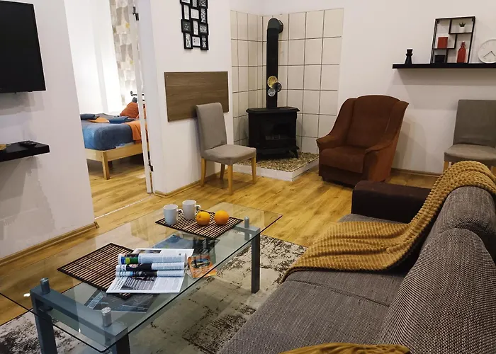 Center Two With Fireplace- Quiet Location- Up To 5 Guests - Self Check-in- Free Parking *