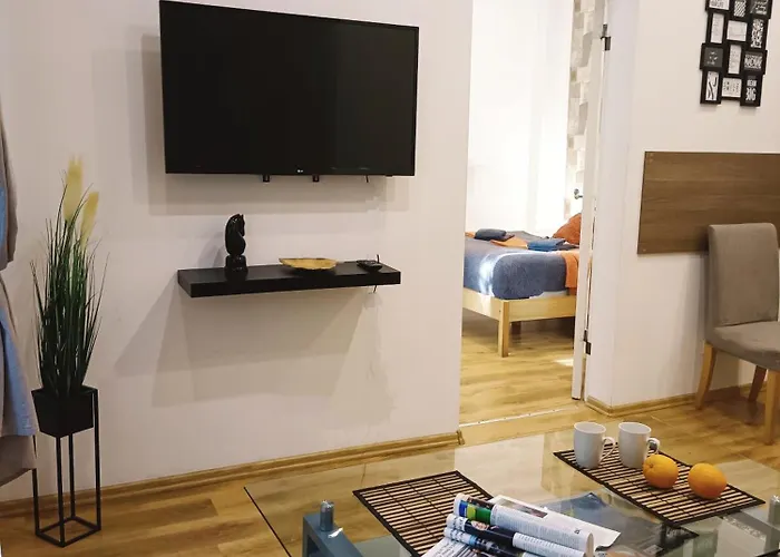 Center Two With Fireplace- Quiet Location- Up To 5 Guests - Self Check-in- Free Parking Dzīvoklis