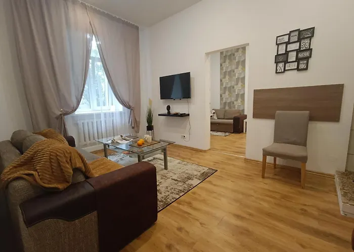 Dzīvoklis Center Two With Fireplace- Quiet Location- Up To 5 Guests - Self Check-in- Free Parking *