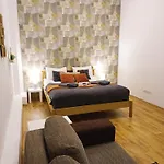 Center Two With Fireplace- Quiet Location- Up To Five Guests - Self Check-in- Free Parking