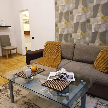 Center Two With Fireplace- Quiet Location- Up To Five Guests - Self Check-in- Free Parking * Riga