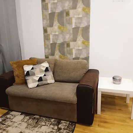 Center Two With Fireplace- Quiet Location- Up To Five Guests - Self Check-in- Free Parking * Riga