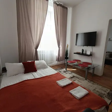Center Two With One Bedroom, Up To 5 Guests, Self Check-in, Free Parking 里加