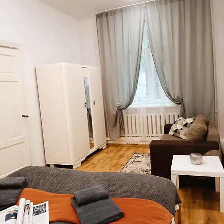 Center Two With One Bedroom, Up To 5 Guests, Self Check-in, Free Parking