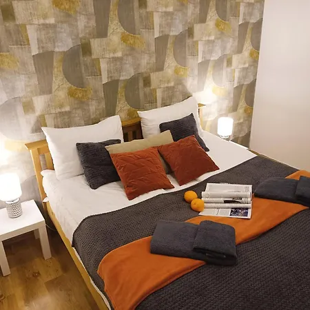 Center Two With One Bedroom, Up To 5 Guests, Self Check-in, Free Parking 里加